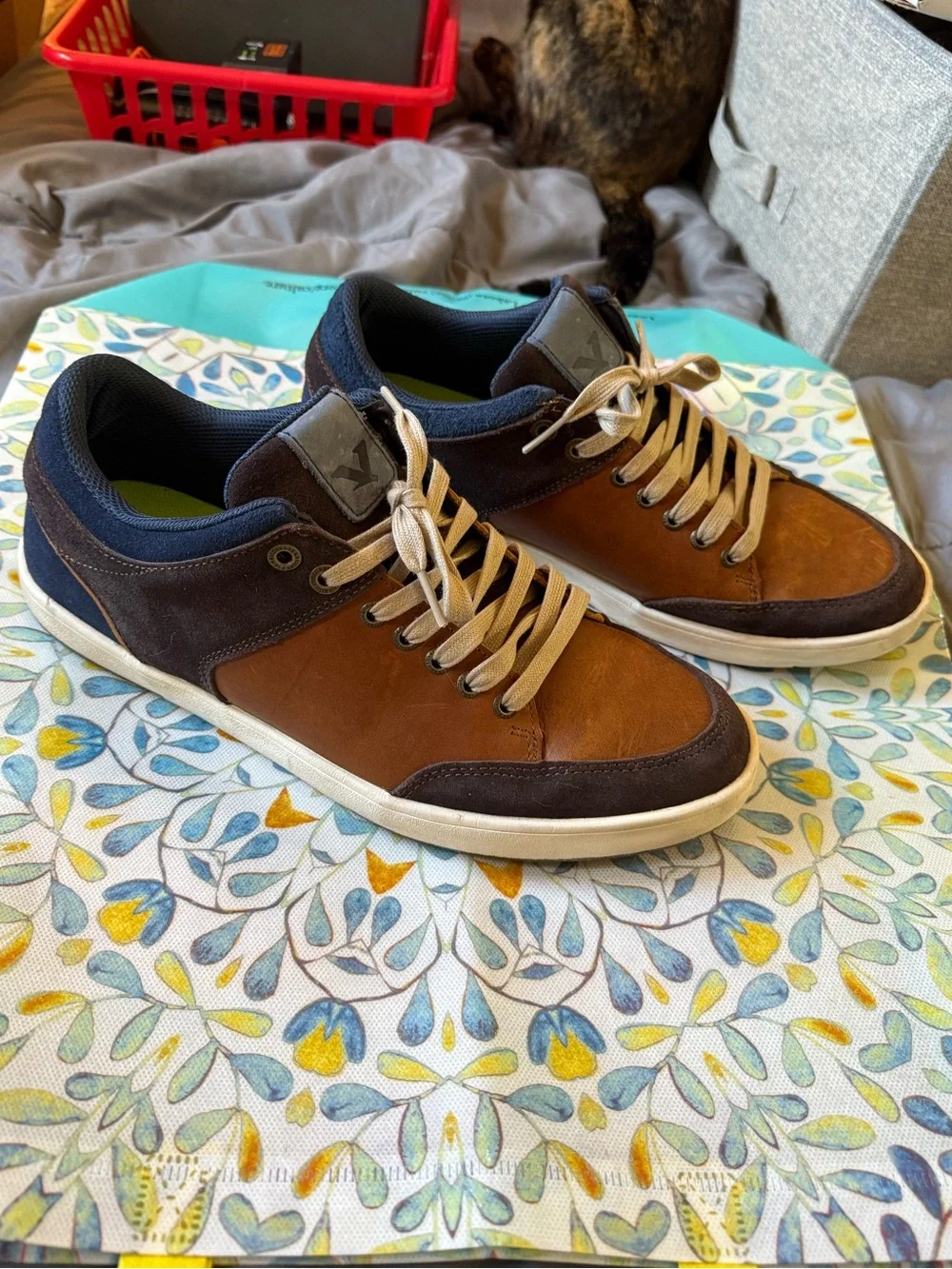 Men's Brown Leather & Dark Brown Low-Top Sneakers with Beige Laces